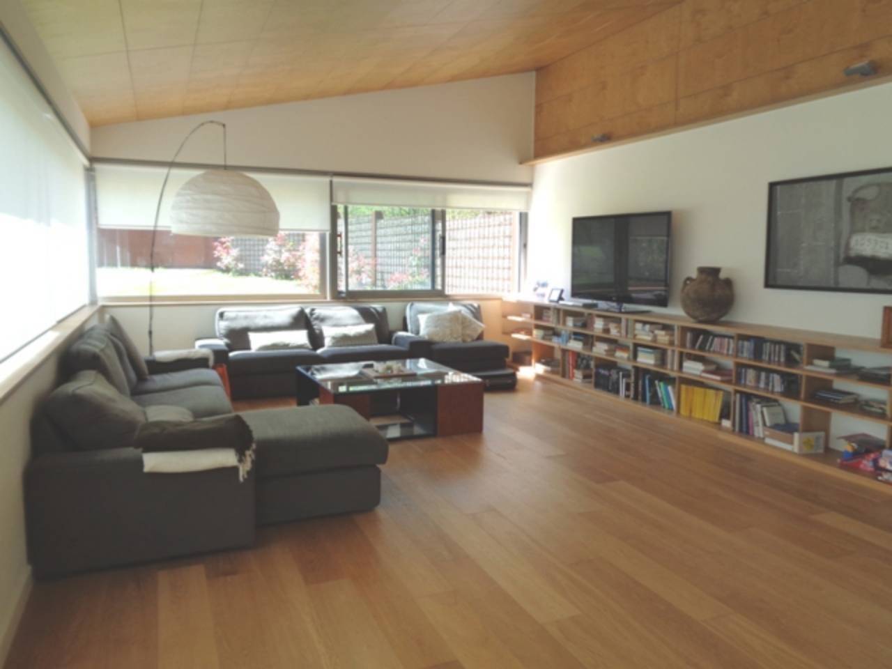 Casa de estilo moderno con parcela de 2.000 m2. Referencia: 000002-V